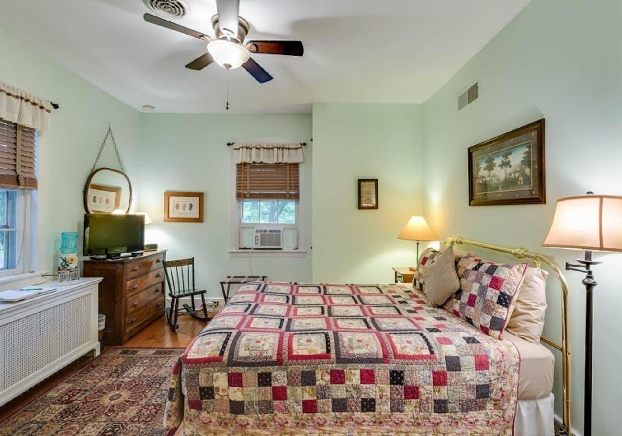 Lightner Farmhouse B&B Геттисберг Экстерьер фото
